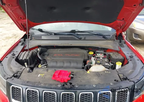 2019 Jeep Compass Latitude 4X4 z USA, uszkodzony, nr VIN 3C4NJDBB1KT668615